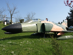 McDONNELL DOUGLAS F-4 "PHANTOM" II
