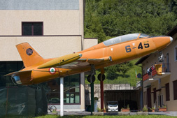 AERMACCHI MB-326